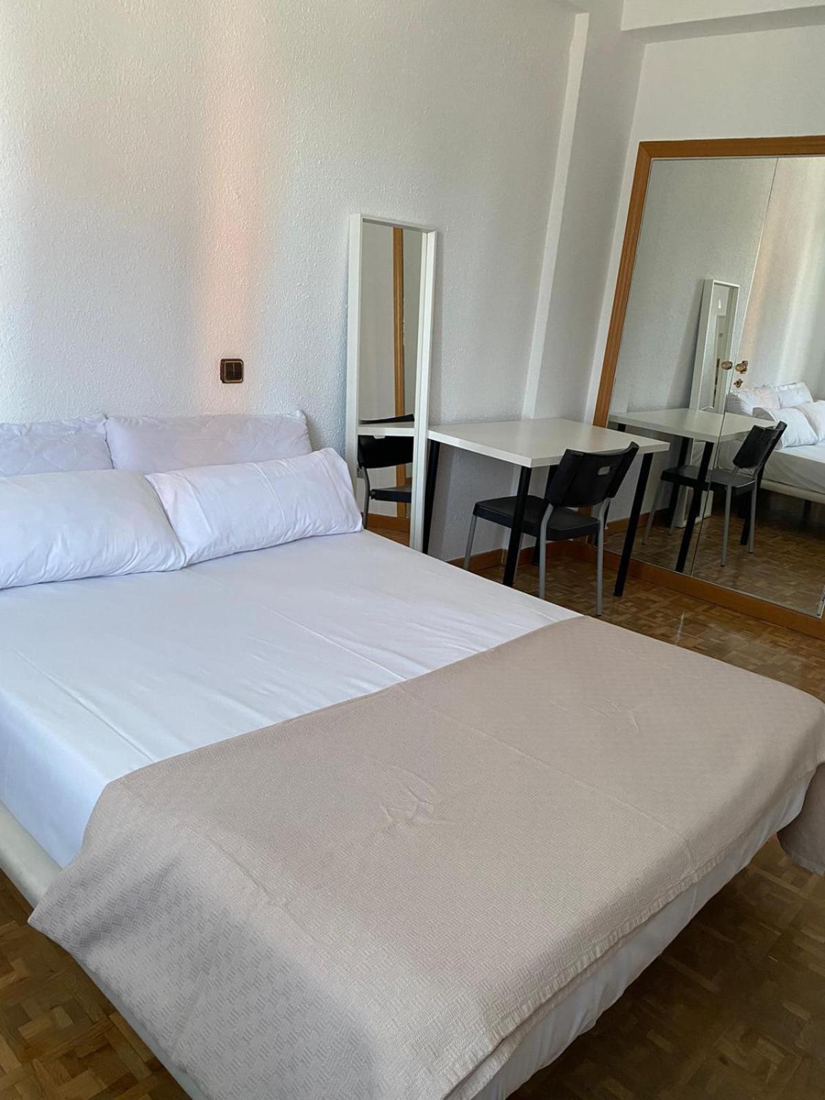 Encantadoras Habitaciones En La Castellana - Madrid — Fotos 3